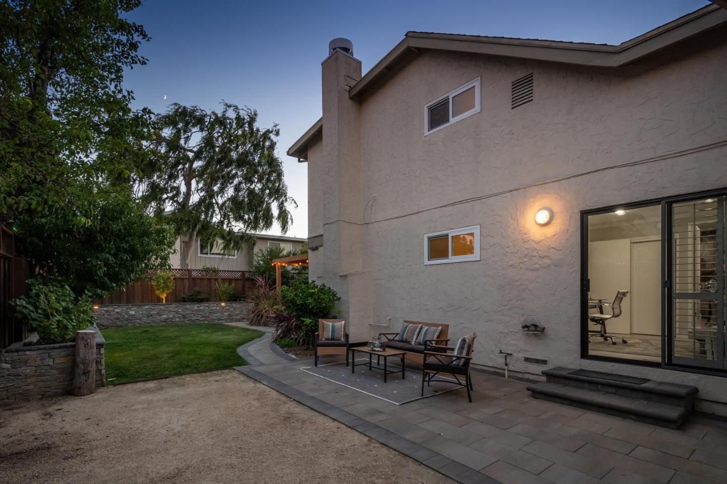 555 Compass CIR