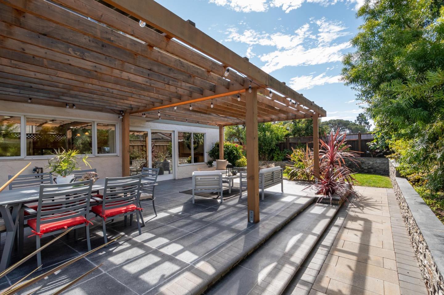555 Compass CIR