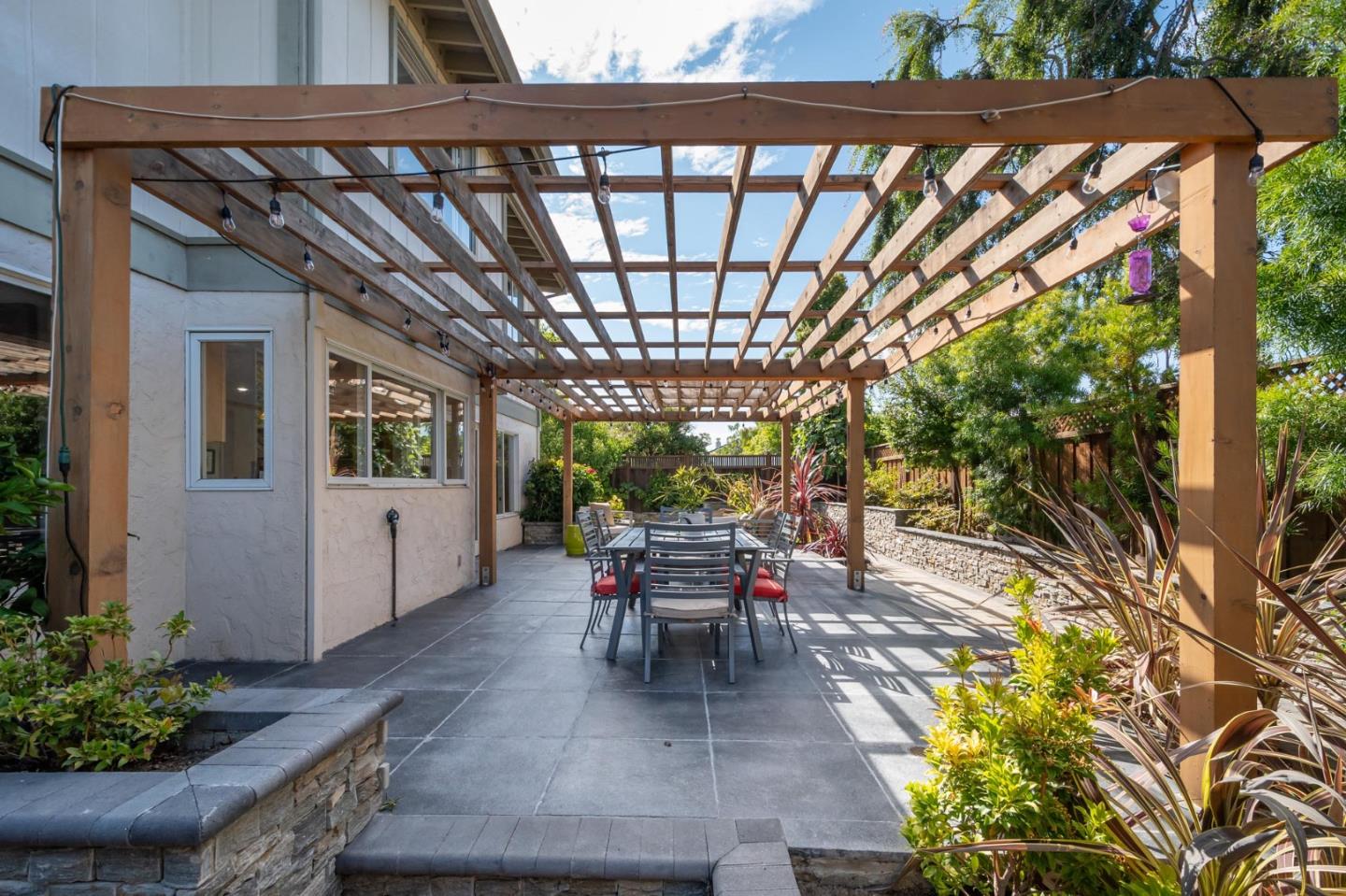 555 Compass CIR