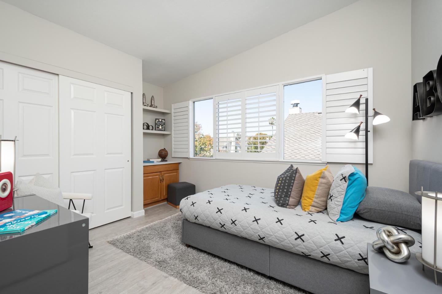 555 Compass CIR