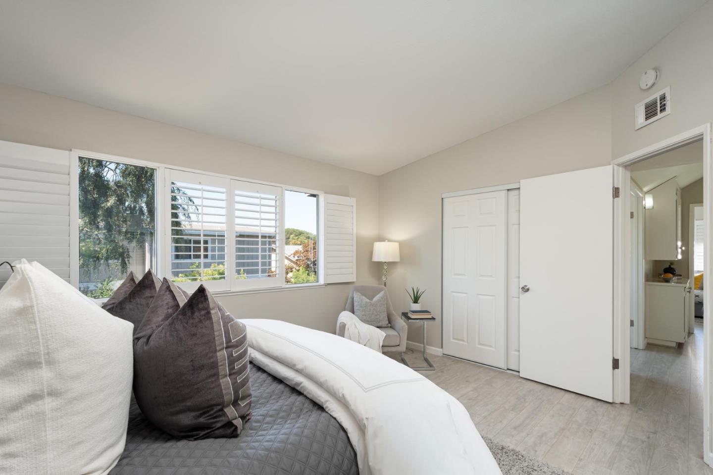 555 Compass CIR