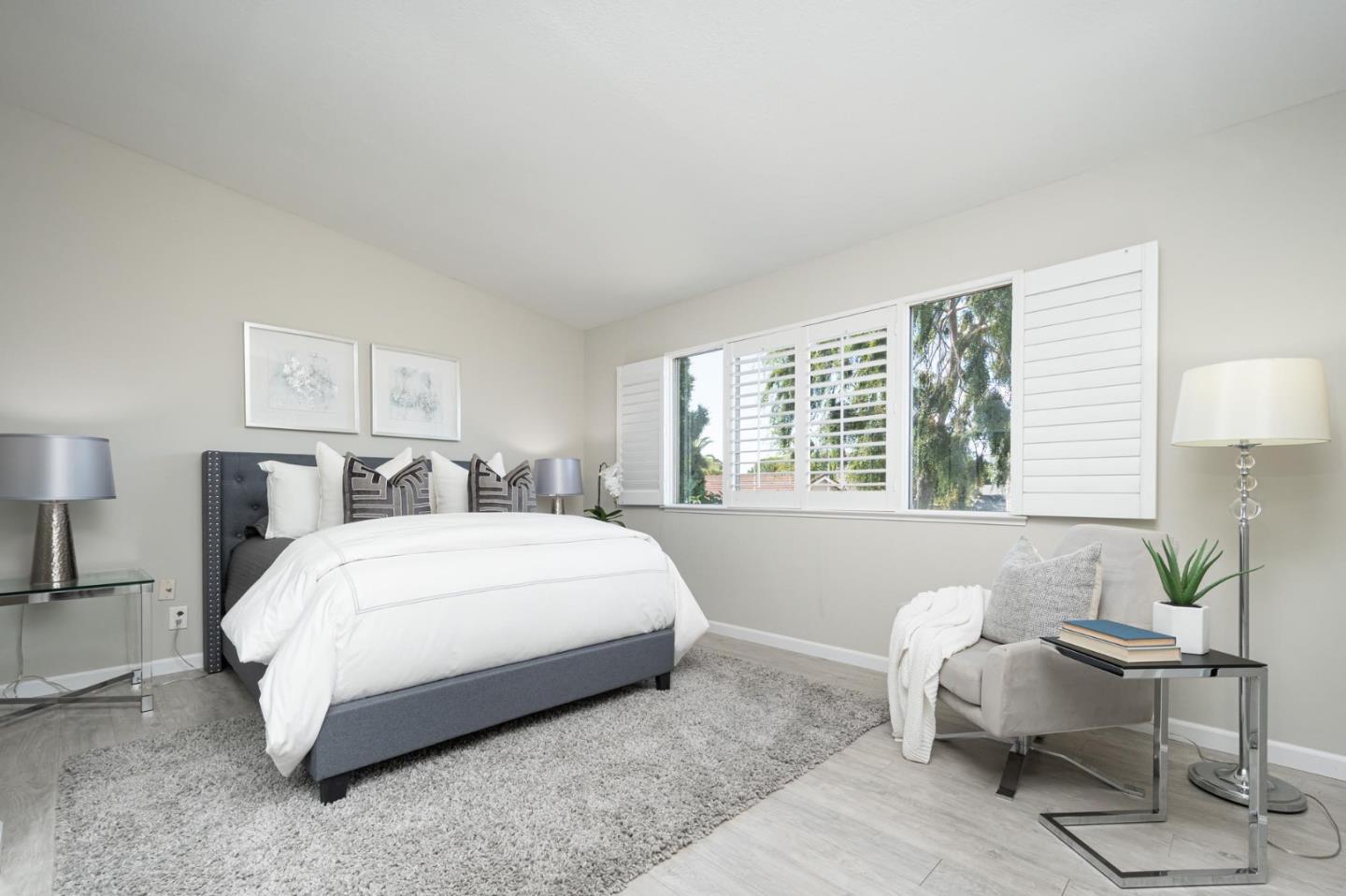 555 Compass CIR