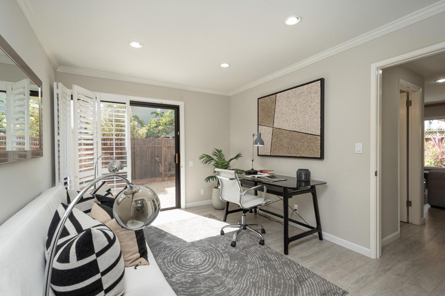 555 Compass CIR