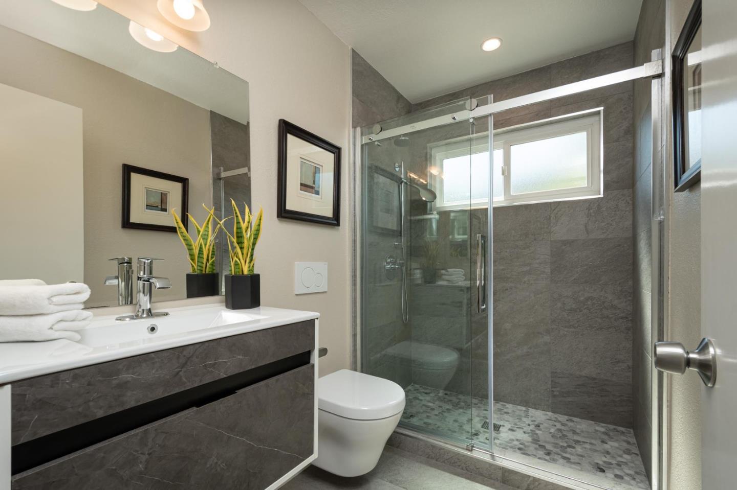 555 Compass CIR
