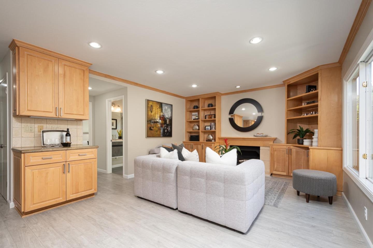 555 Compass CIR