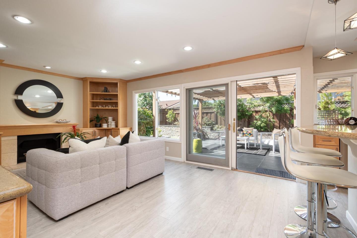 555 Compass CIR
