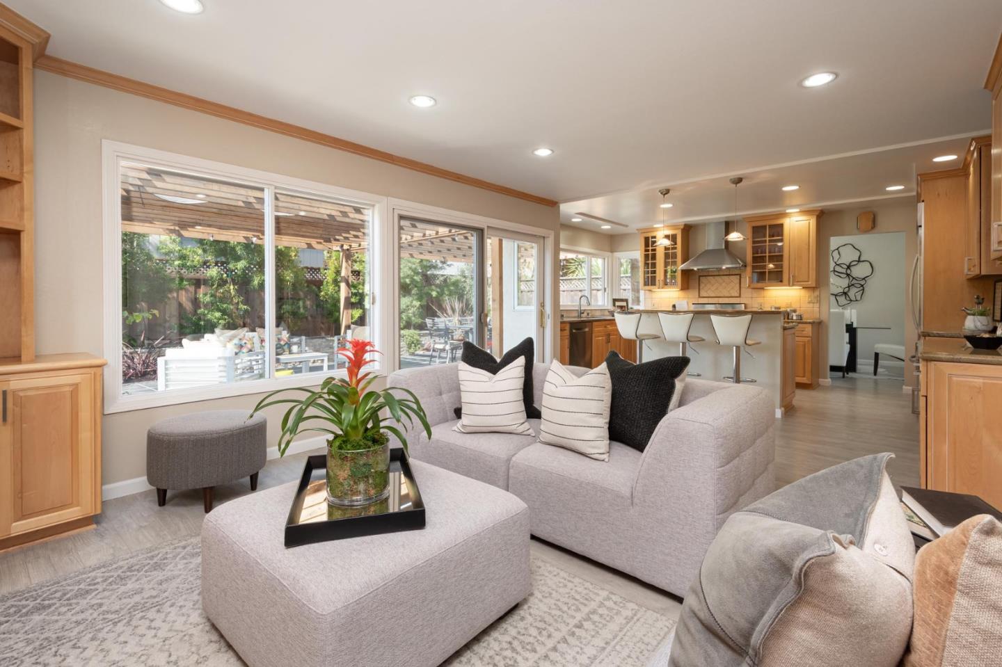 555 Compass CIR