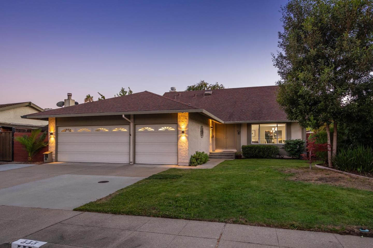 555 Compass CIR