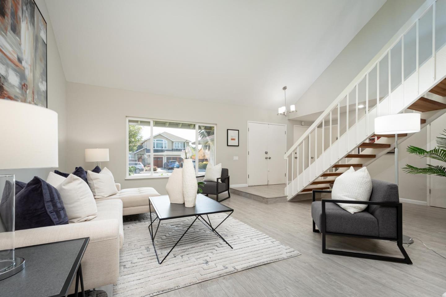 555 Compass CIR