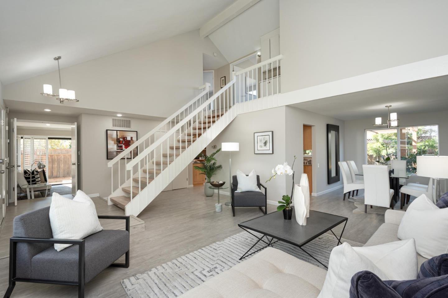 555 Compass CIR