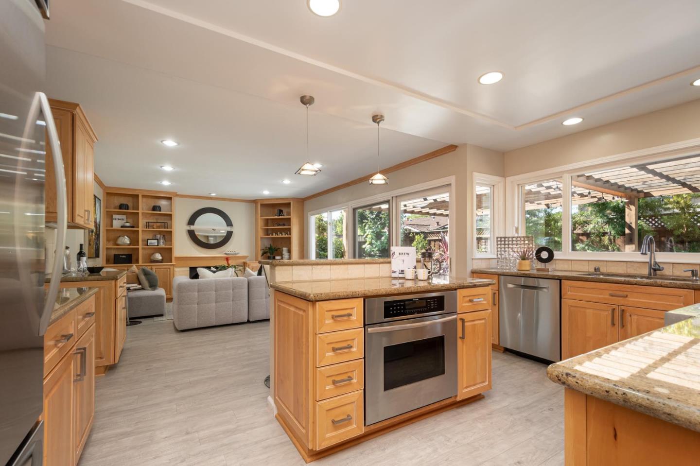 555 Compass CIR