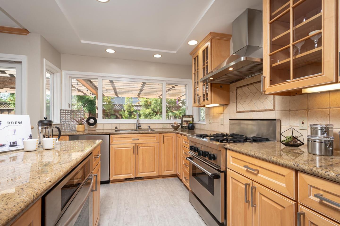 555 Compass CIR