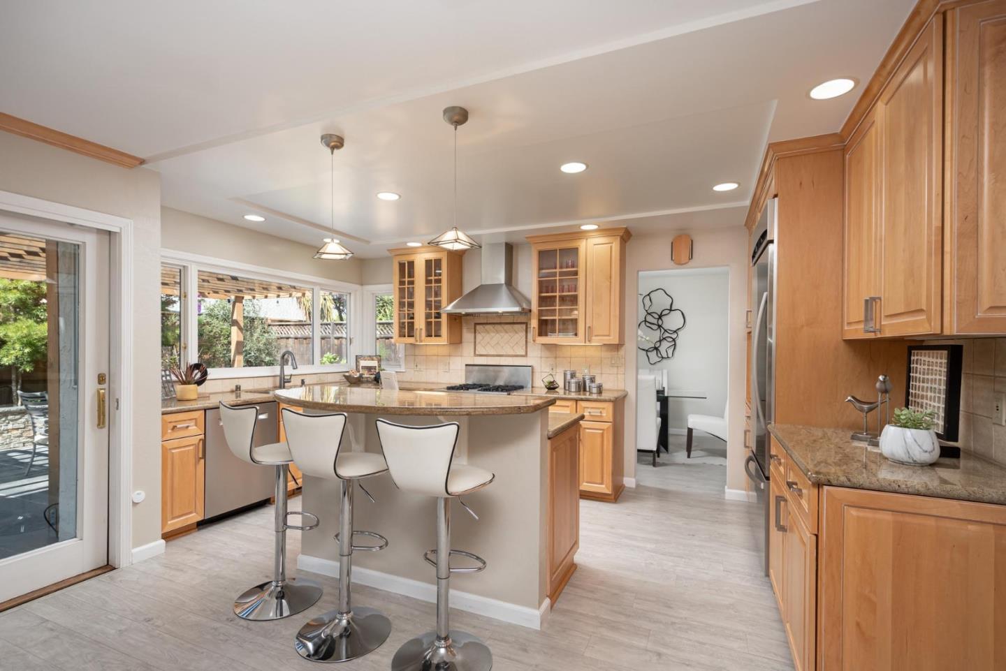 555 Compass CIR