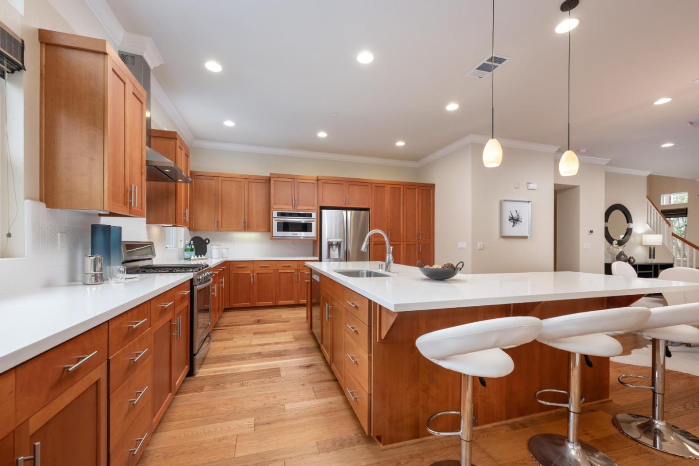 462 E 28th AVE