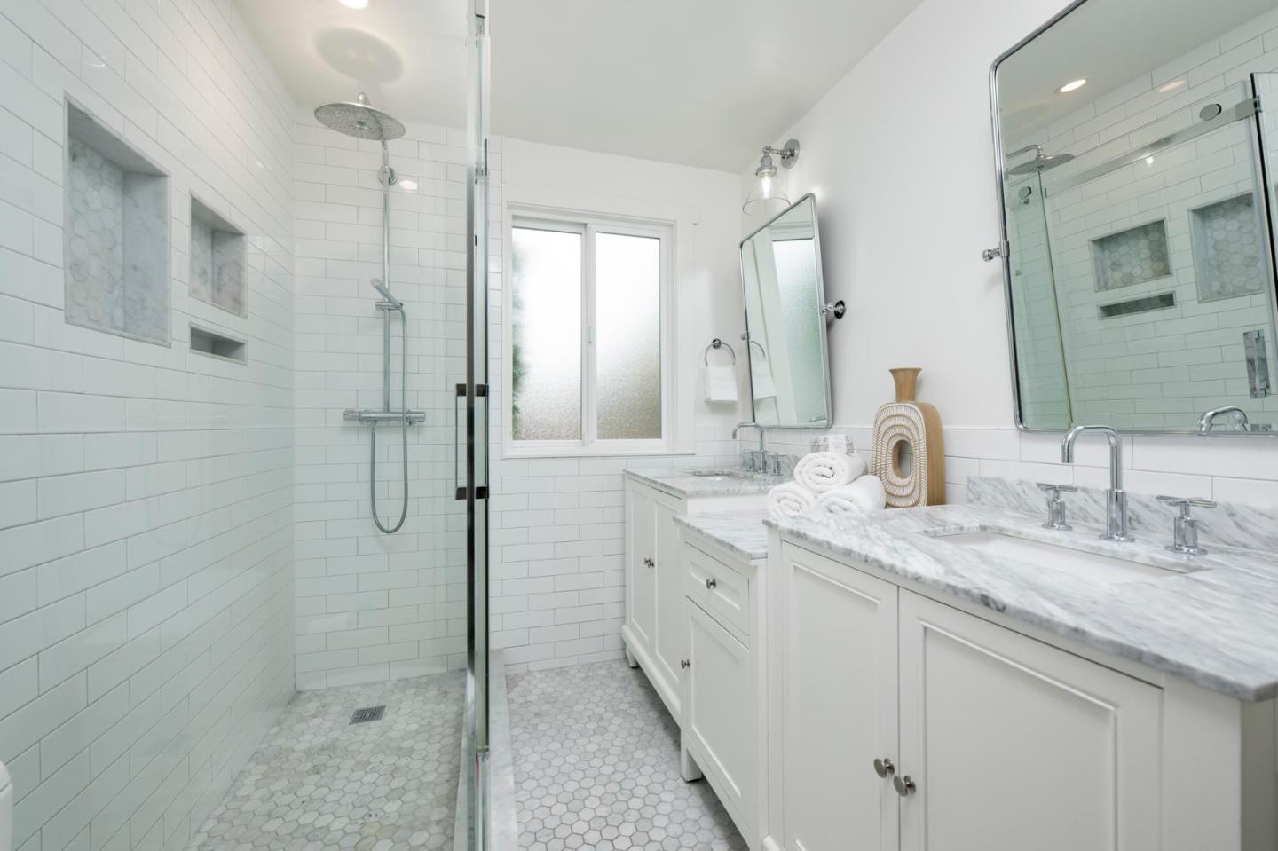 1144 Hawthorne Drive