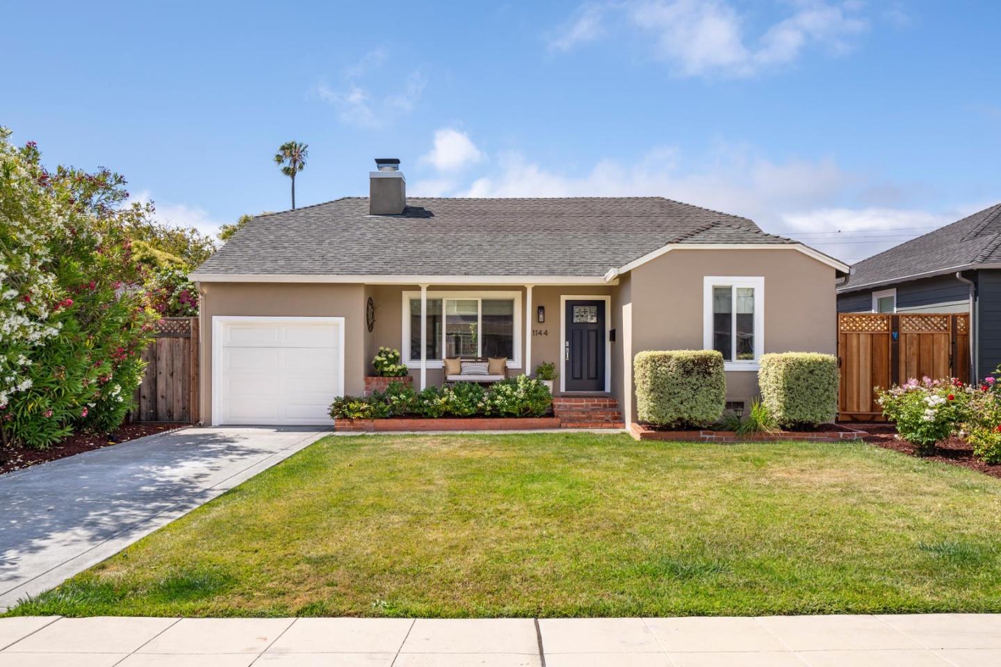 1144 Hawthorne Drive