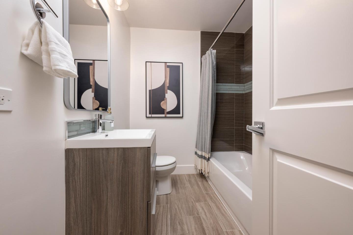 1144 Hawthorne Drive