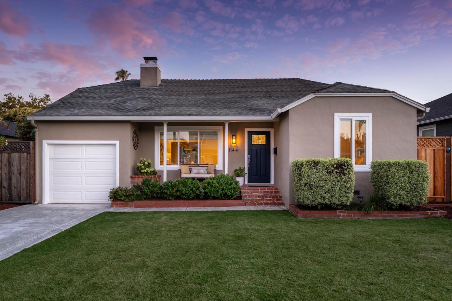 1144 Hawthorne Drive