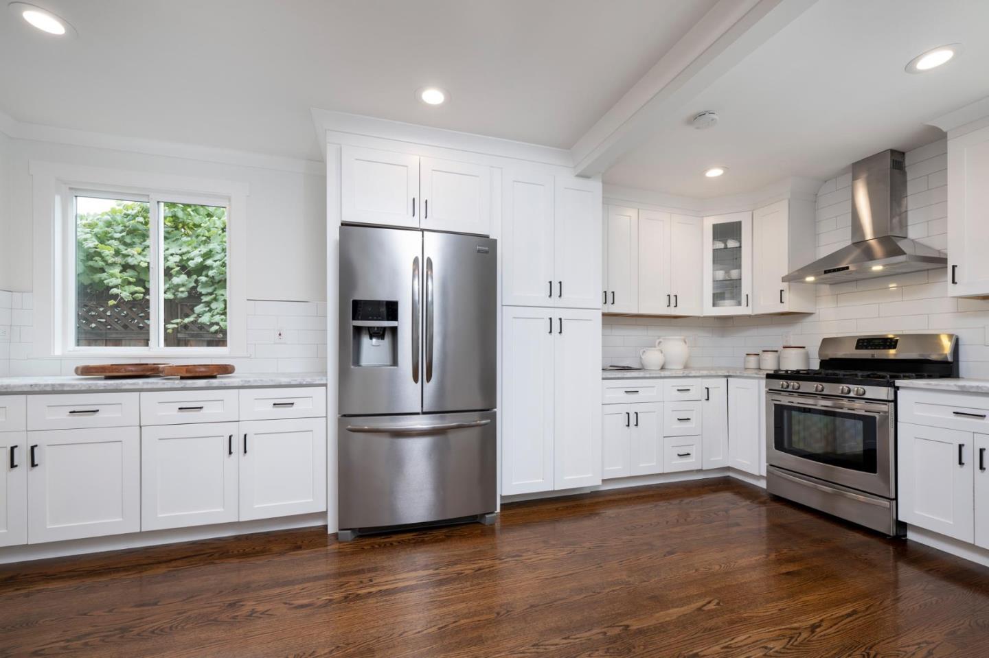 1144 Hawthorne Drive