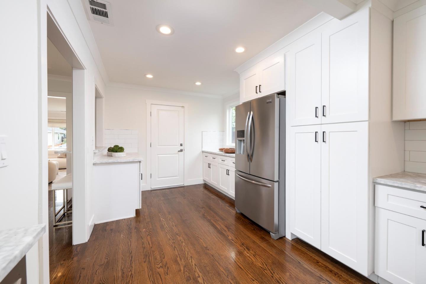 1144 Hawthorne Drive