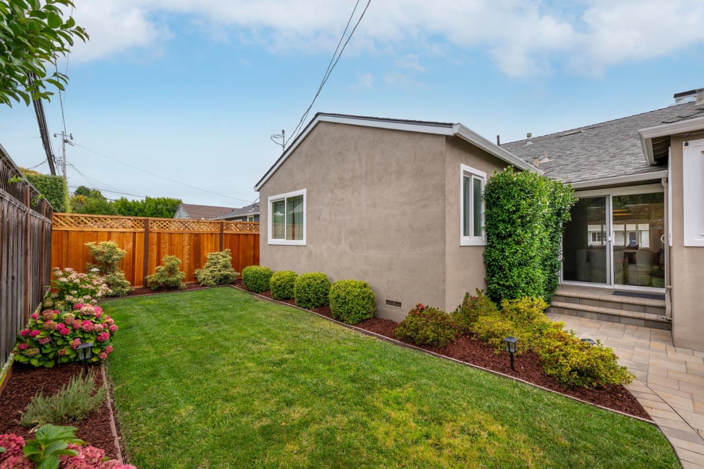 1144 Hawthorne Drive