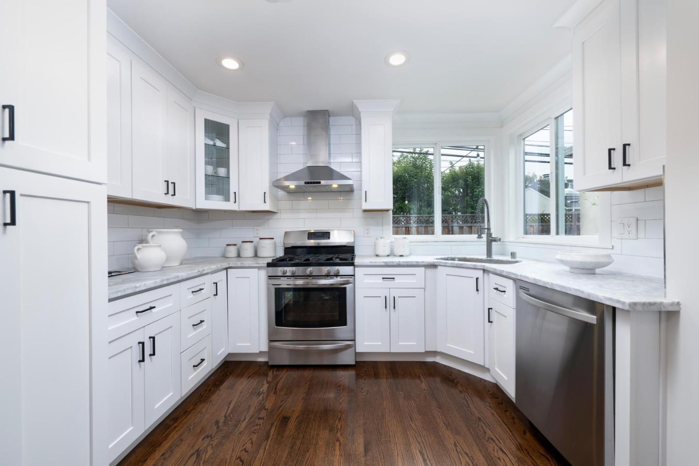1144 Hawthorne Drive