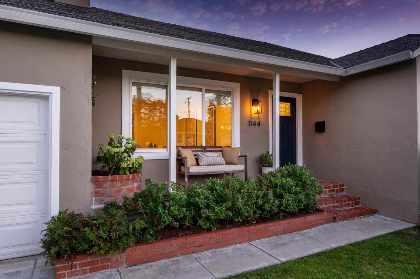 1144 Hawthorne Drive