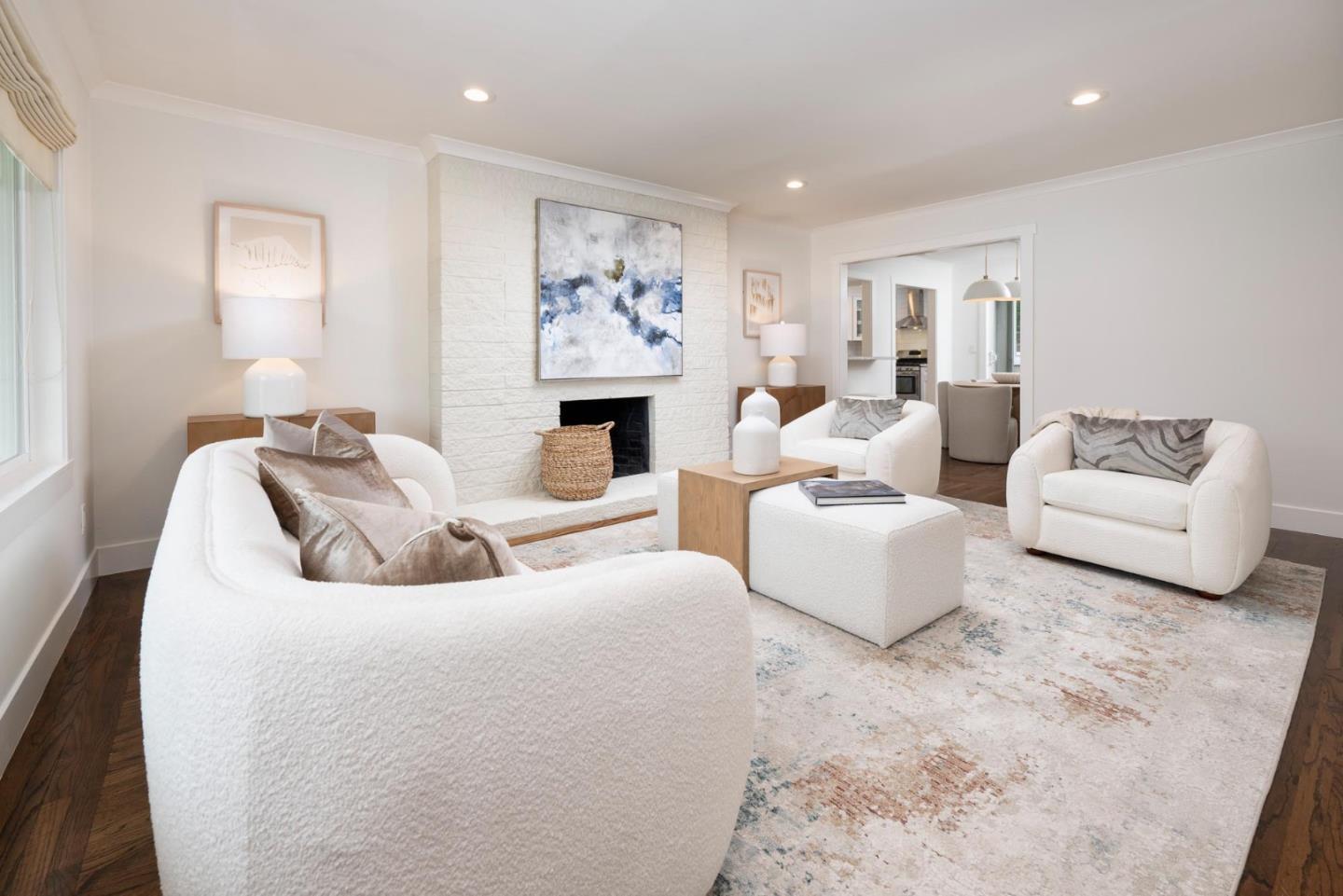 1144 Hawthorne Drive
