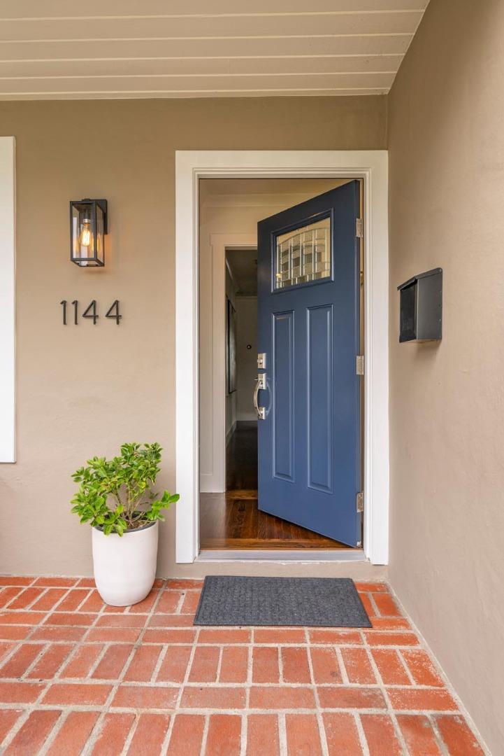 1144 Hawthorne Drive