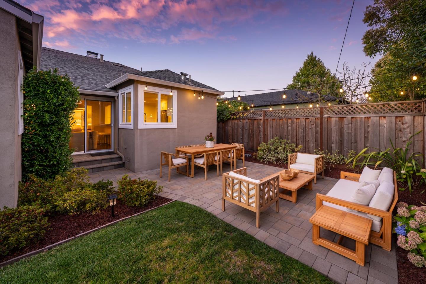 1144 Hawthorne Drive