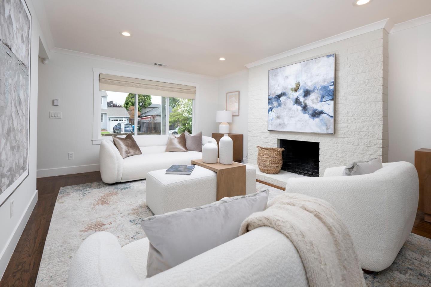 1144 Hawthorne Drive