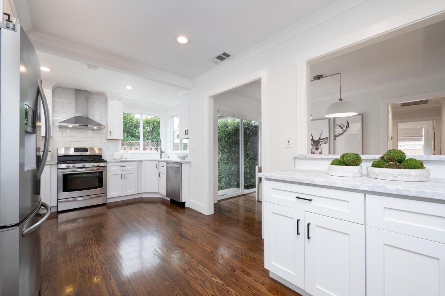 1144 Hawthorne Drive