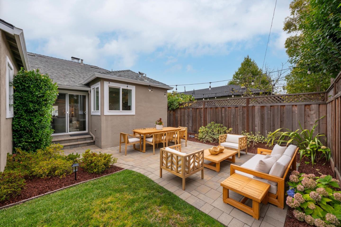 1144 Hawthorne Drive