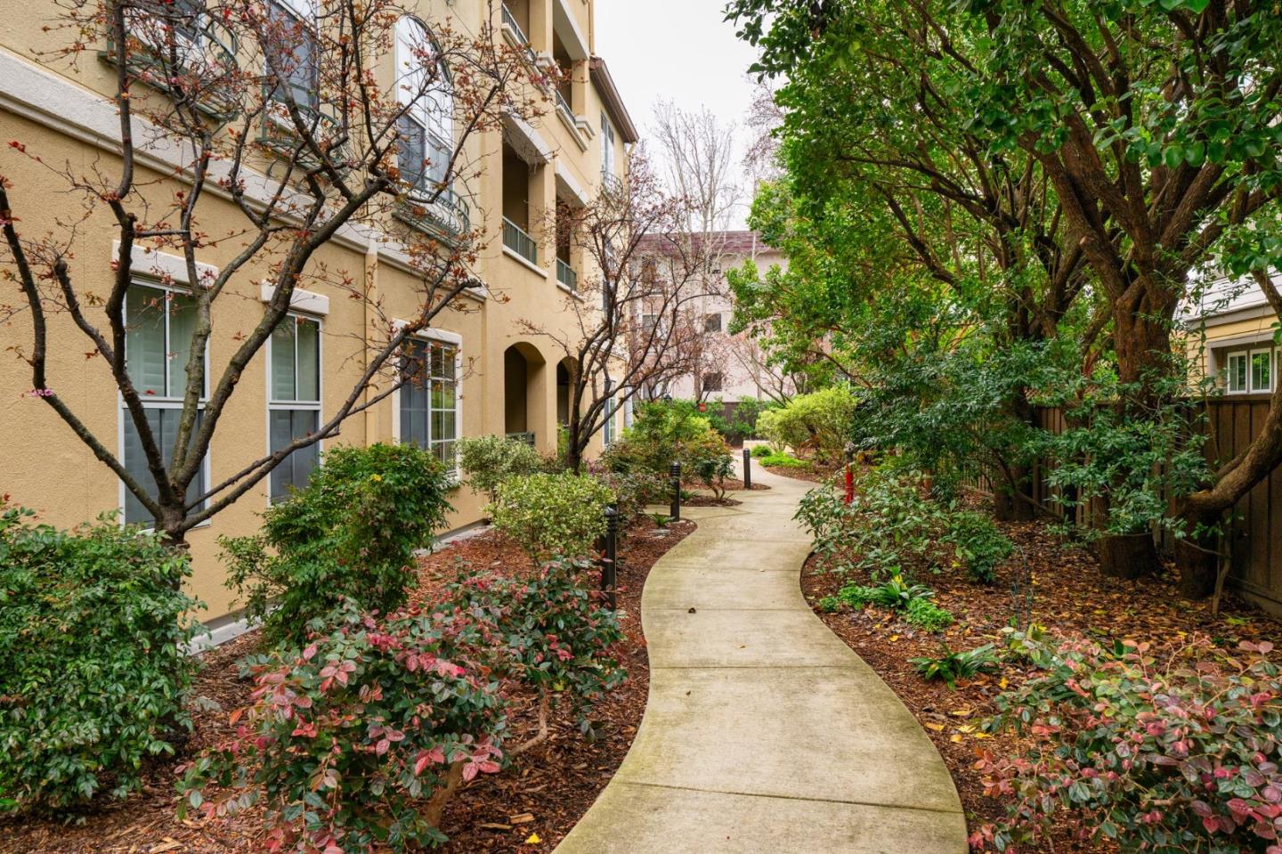 111 Saint Matthews Avenue 402