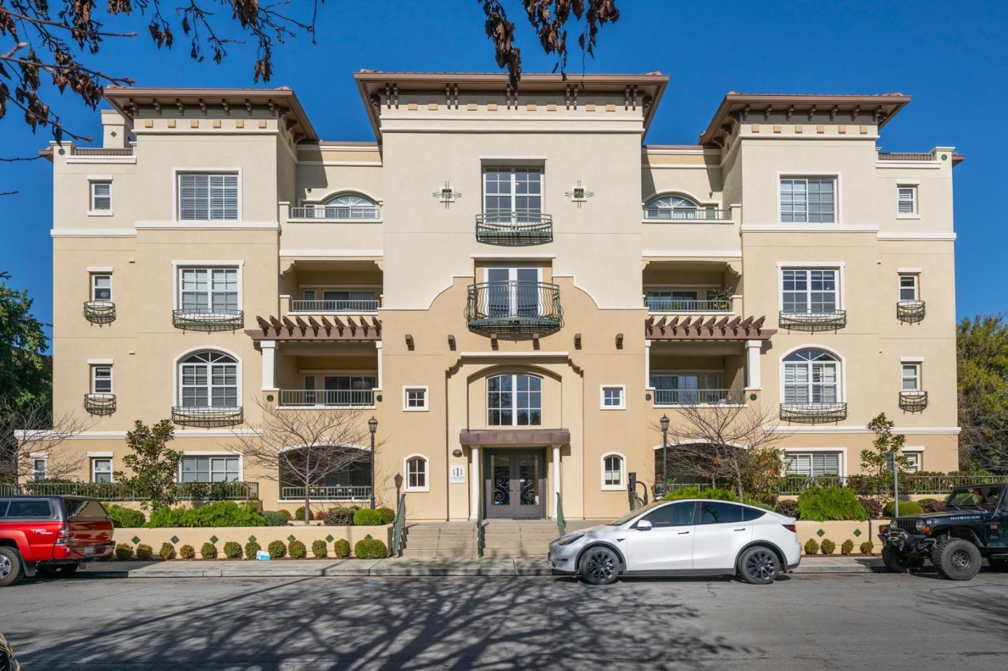 111 Saint Matthews Avenue 402