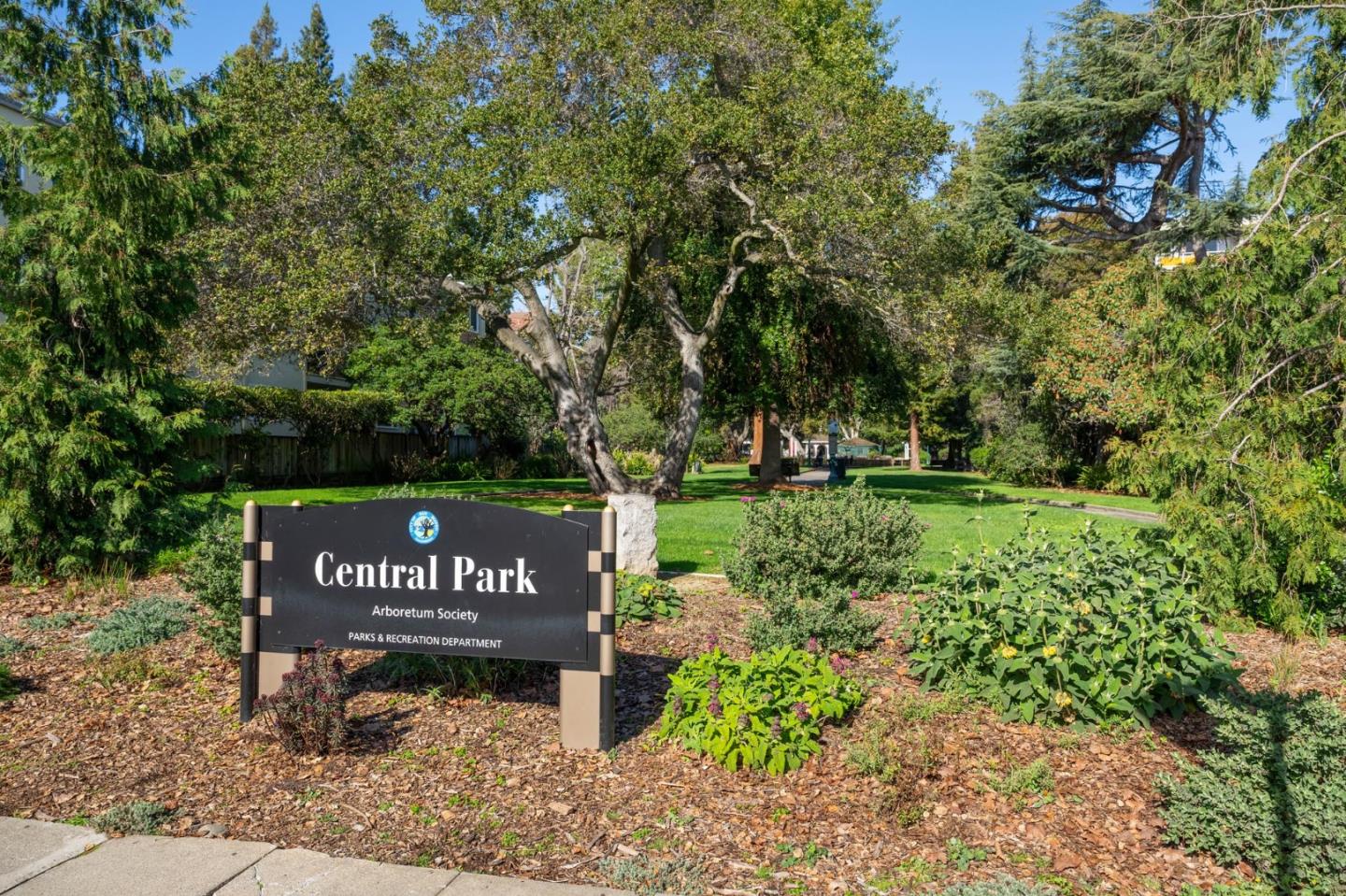 111 Saint Matthews Avenue 402