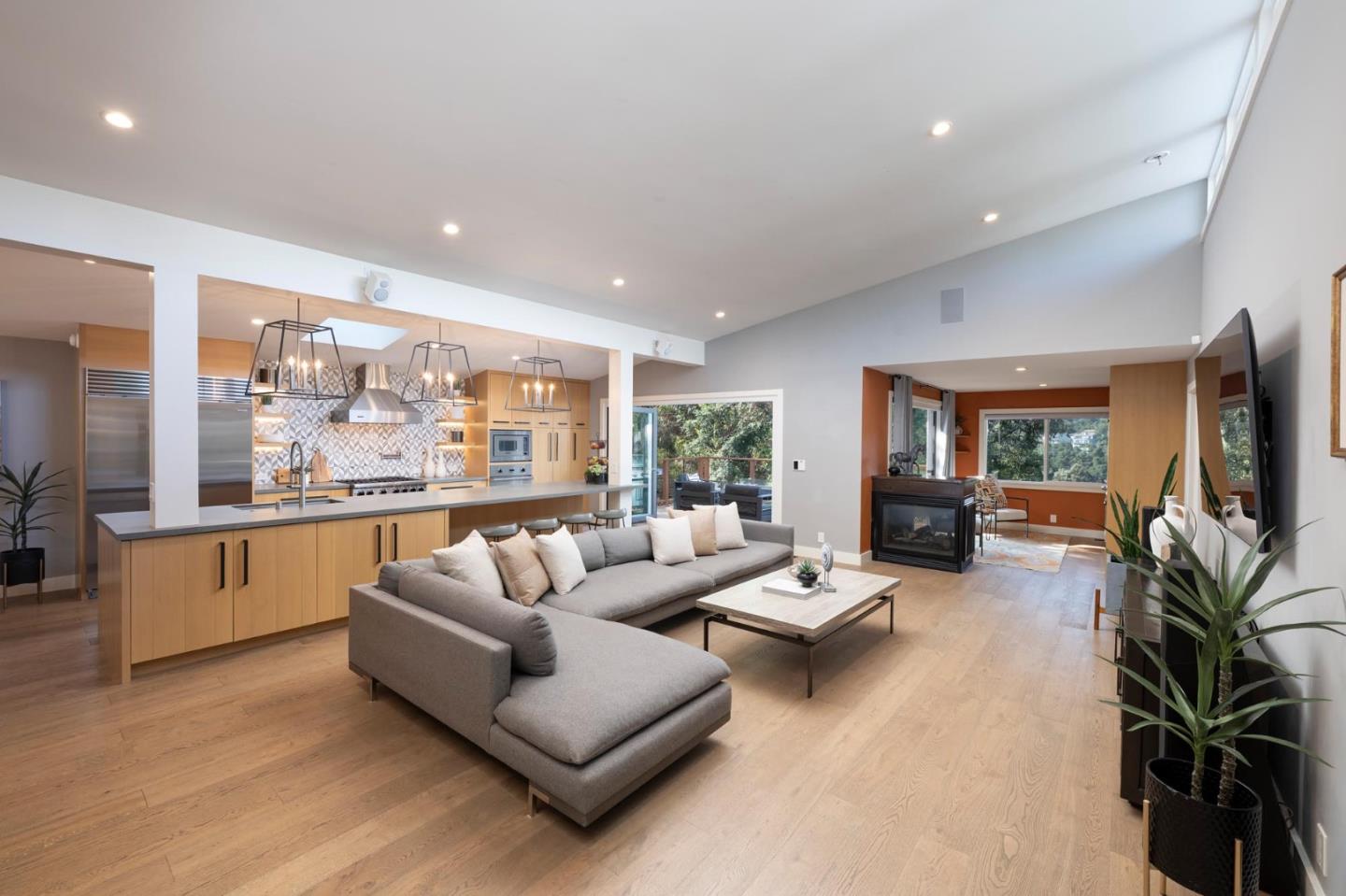 2611 Barclay WAY