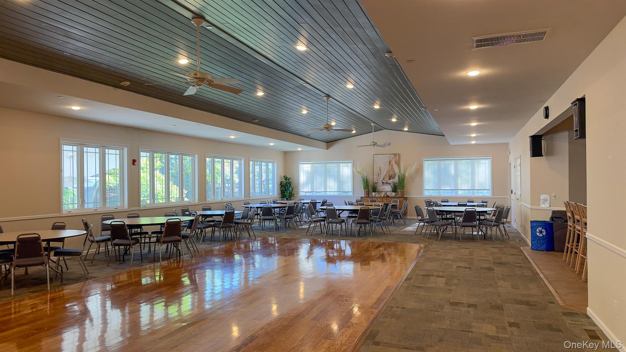 1407 Middle Road Unit: 83