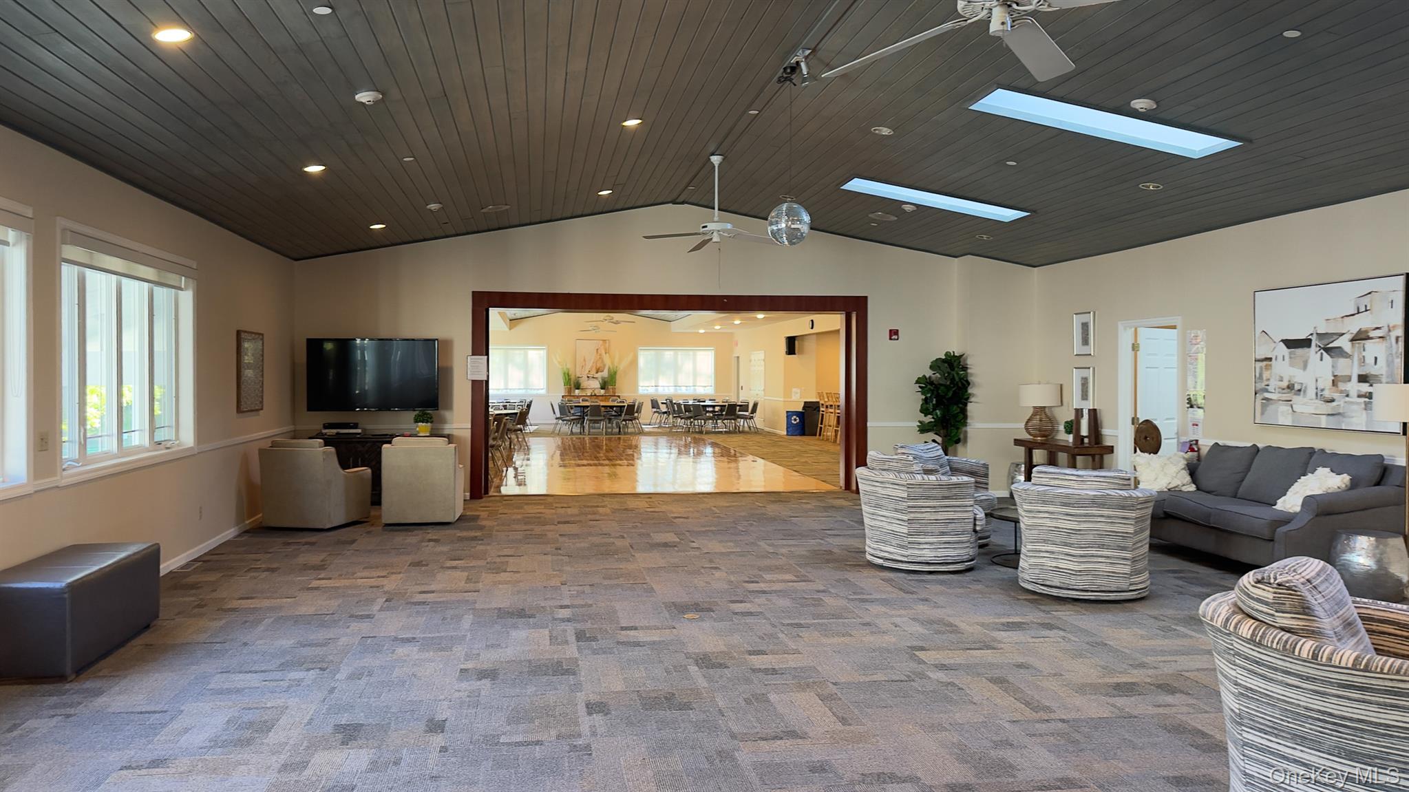 1407 Middle Road Unit: 83