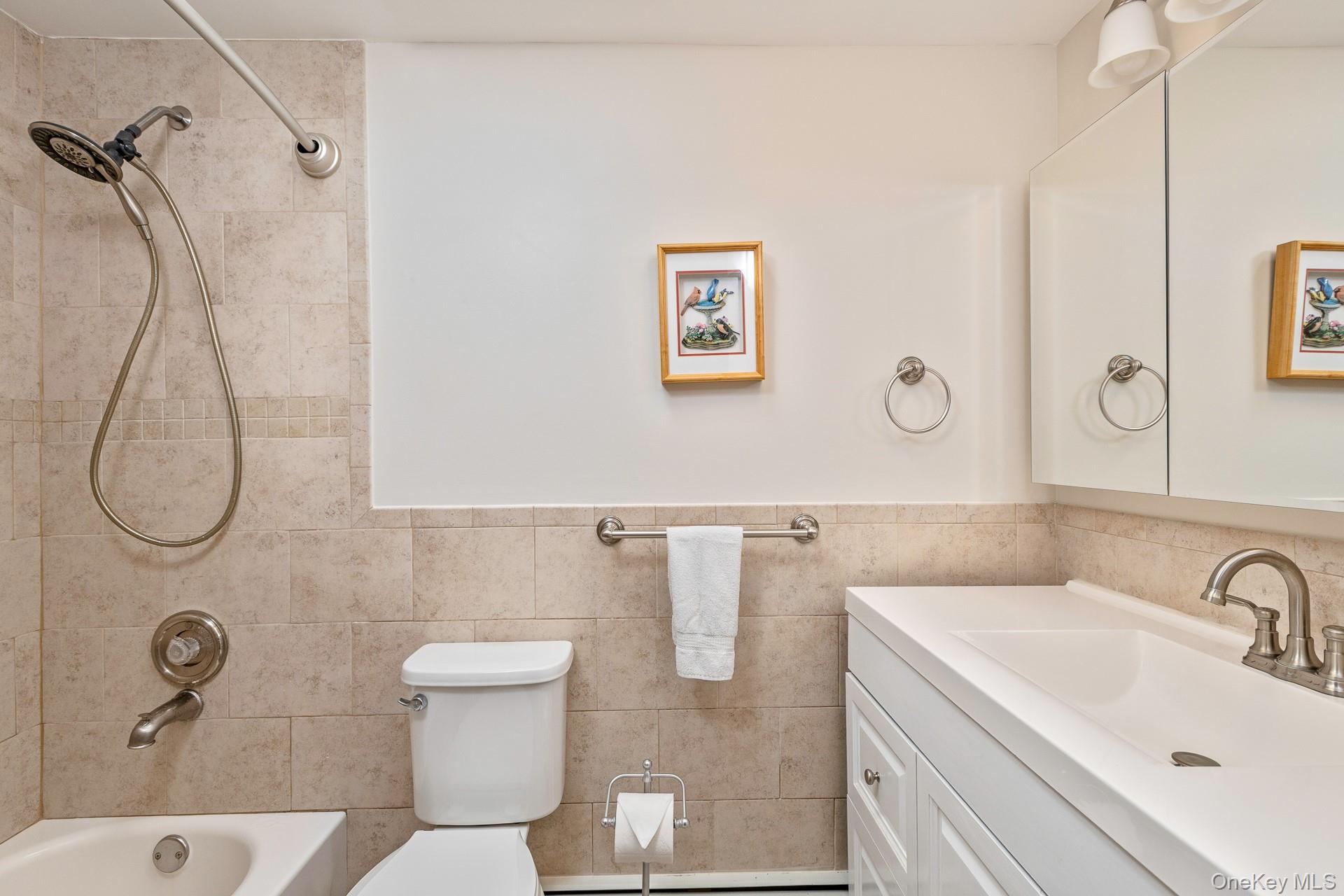 1407 Middle Road Unit: 83