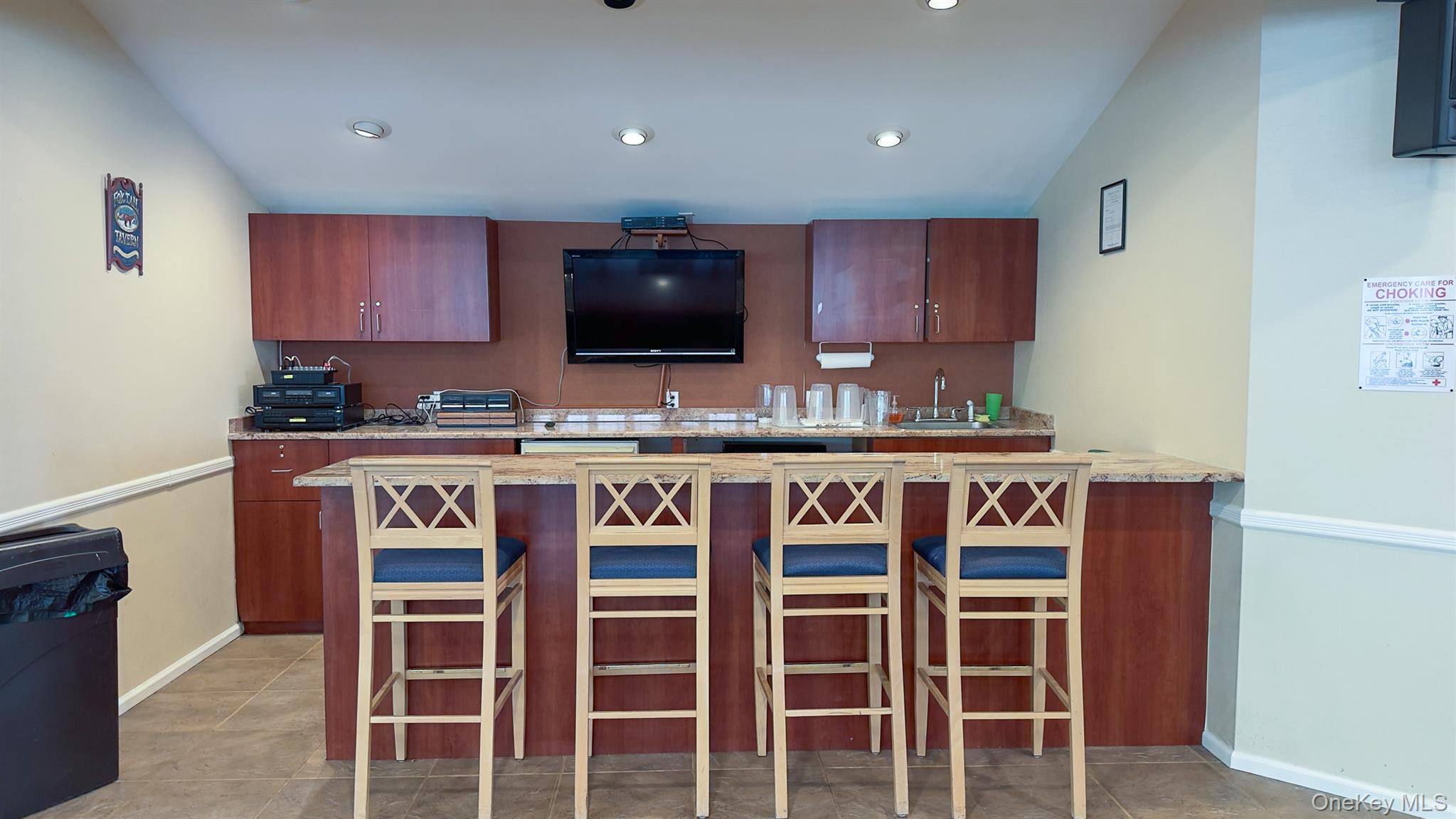 1407 Middle Road Unit: 83
