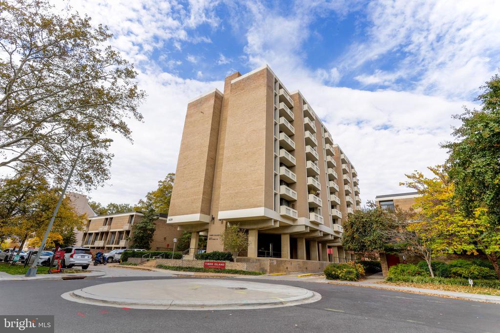 429 N ST SW Unit: S-201