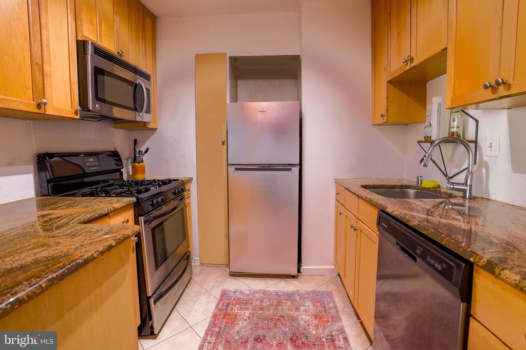 429 N ST SW Unit: S-201