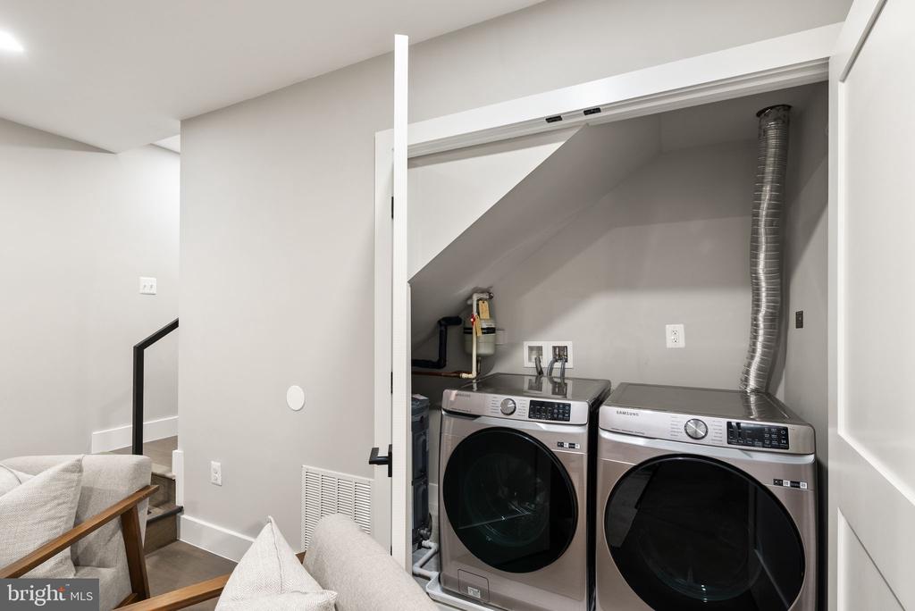 1513 A STREET NE Unit: 1