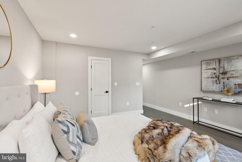 1513 A STREET NE Unit: 1