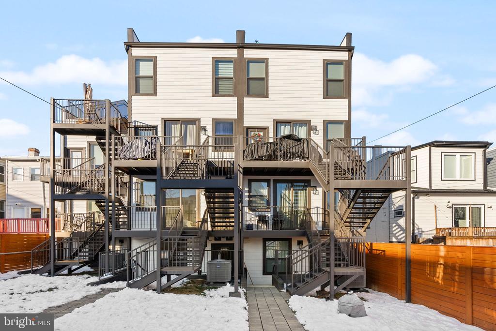 1513 A STREET NE Unit: 1