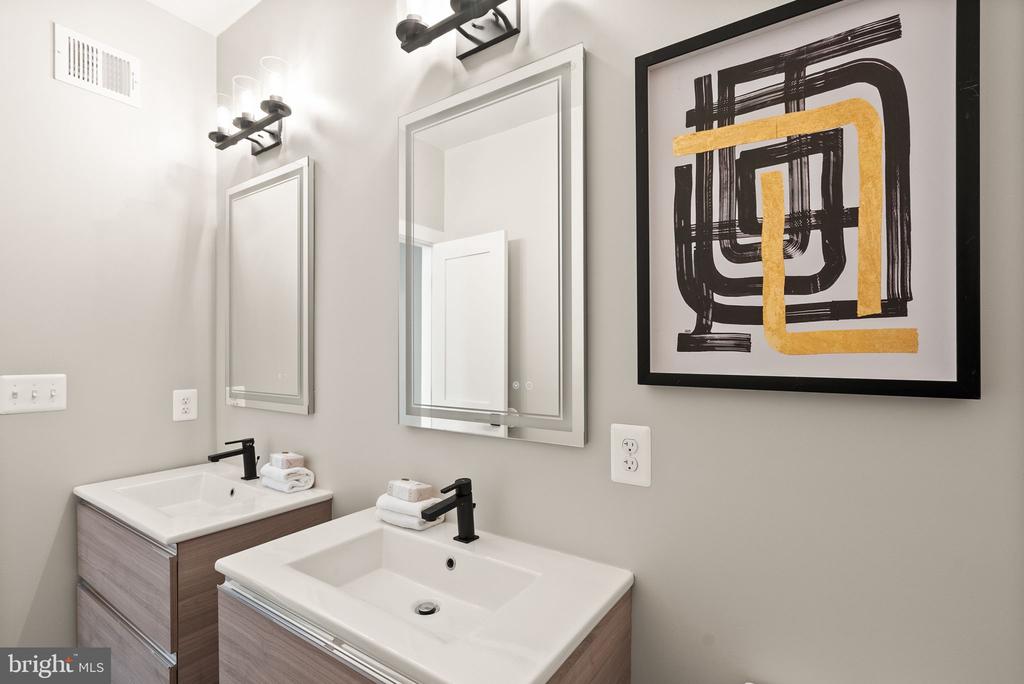 1513 A STREET NE Unit: 1