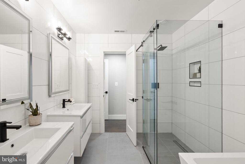 1513 A STREET NE Unit: 1