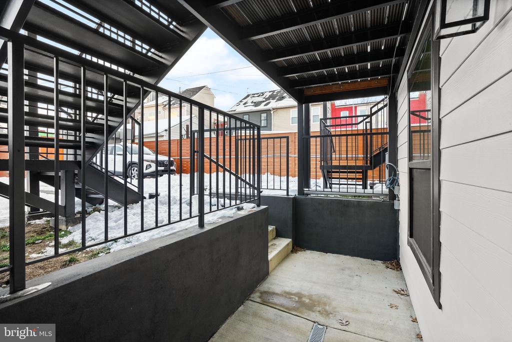 1513 A STREET NE Unit: 1