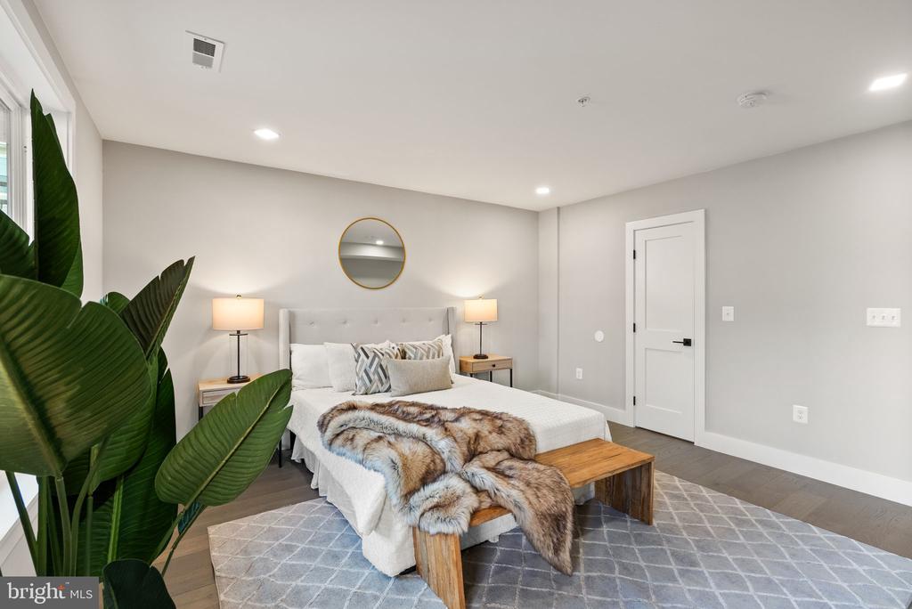 1513 A STREET NE Unit: 1